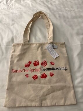 The Devil Wears Prada Tote Bag - Florals? For Spring? Groundbreaking NWT